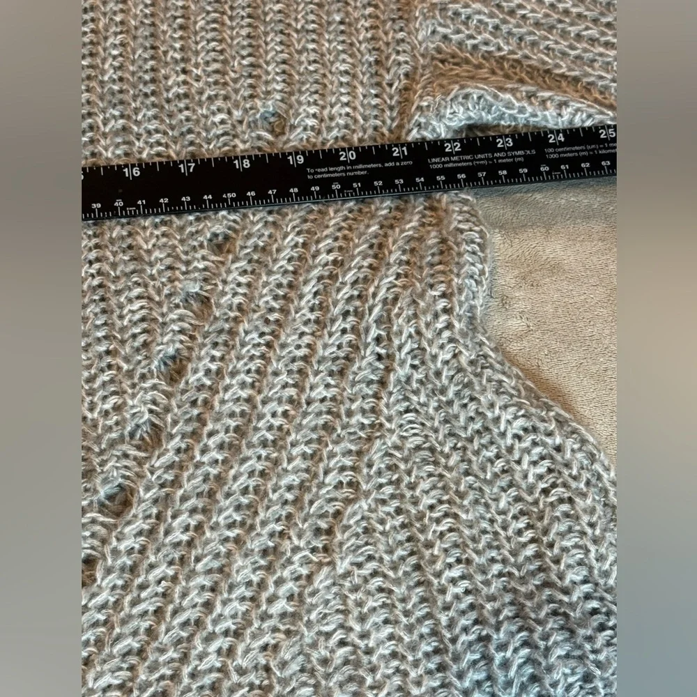 American‎ Eagle Outfitters Glacier Gray Cable Knit Crew Neck Sweater Size S